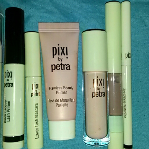 NWOT pixi makeup set - Picture 2 of 4